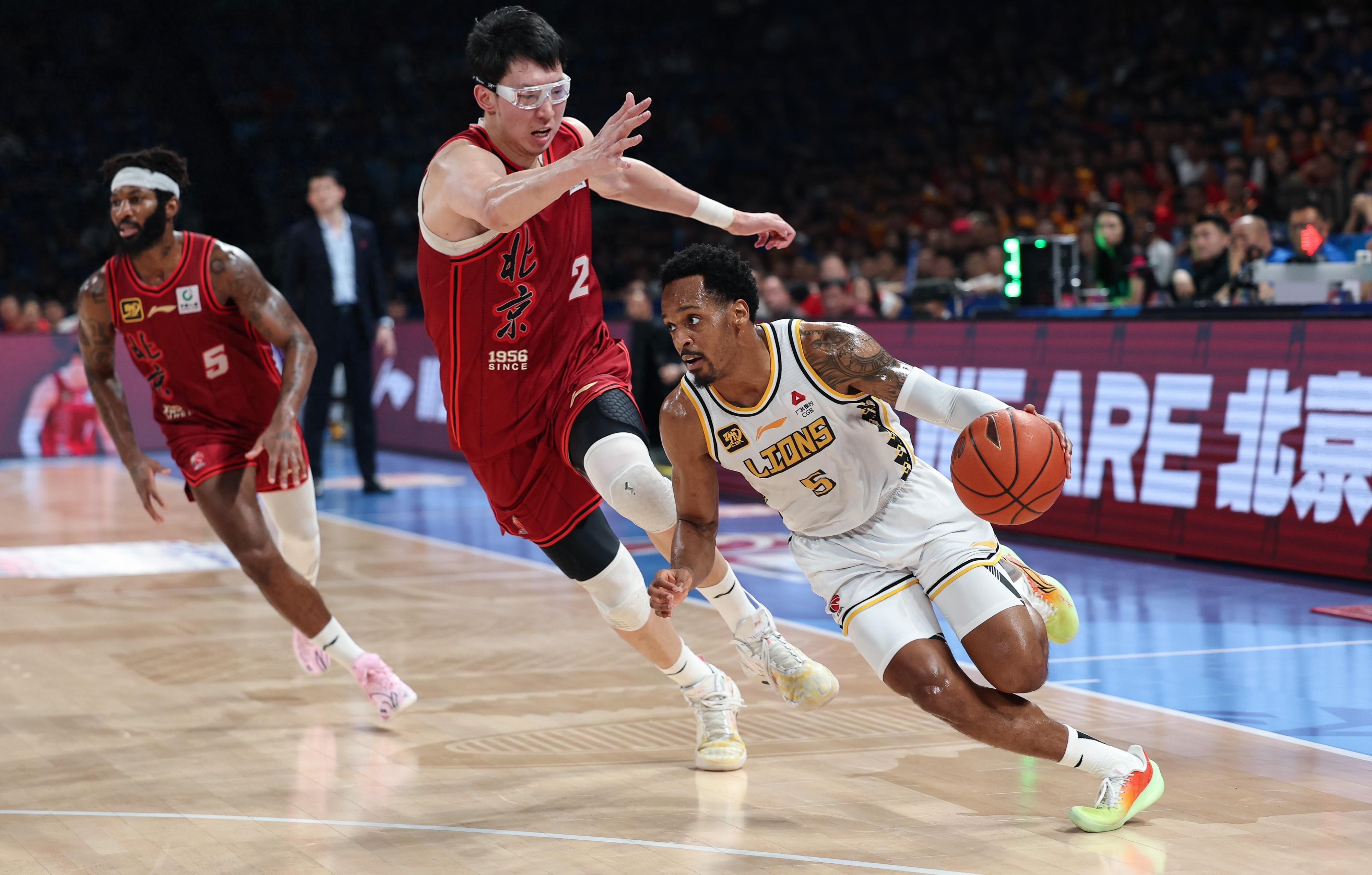 雷竞技app下载-浙江队训练开放日，关键时刻扳平良机引欢呼，英超在即，资深球员宣示担当 